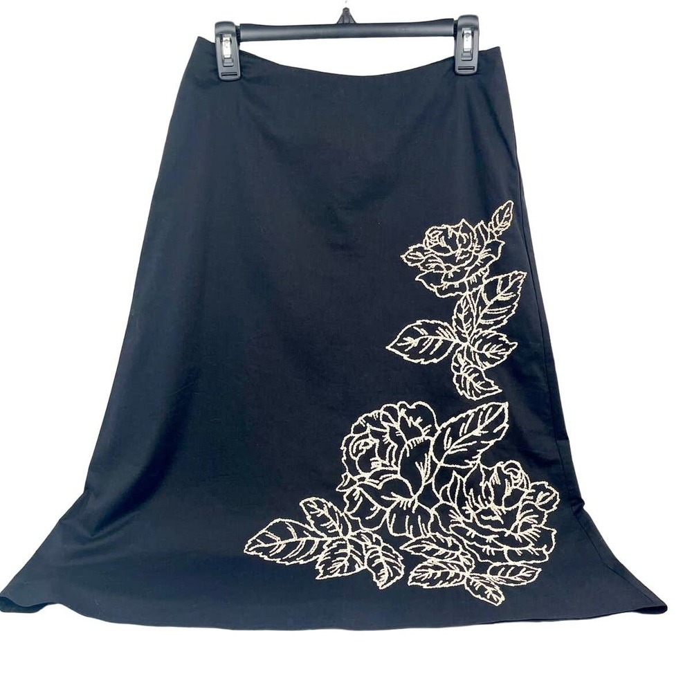 White House Black Market Beaded Embroidered A line skirt size 6, EUC